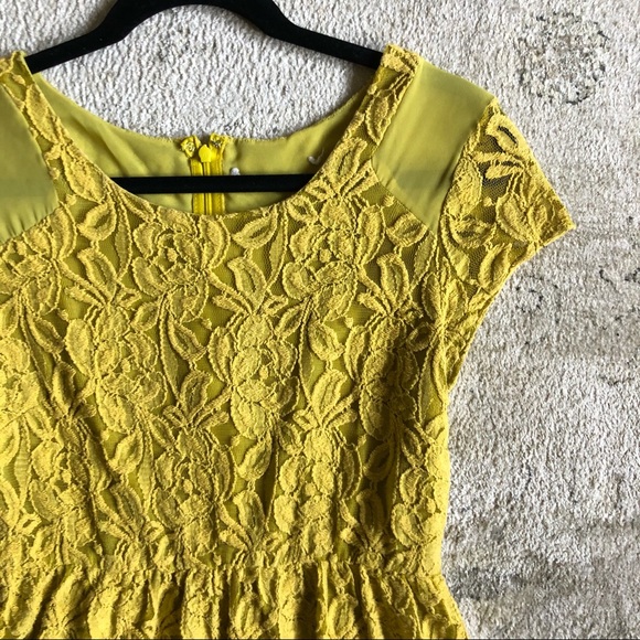 2010 UO Mustard Floral Dress - Picture 2 of 5